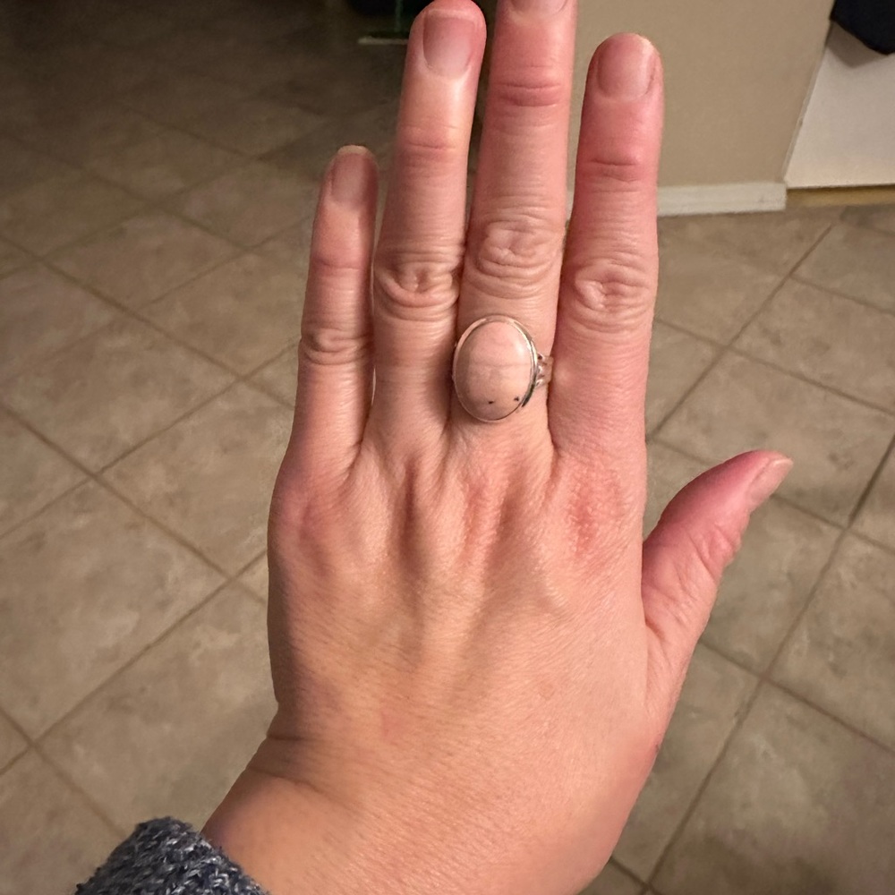 Solid Sterling Silver Size 8 Moonstone Barely Worn - image 7